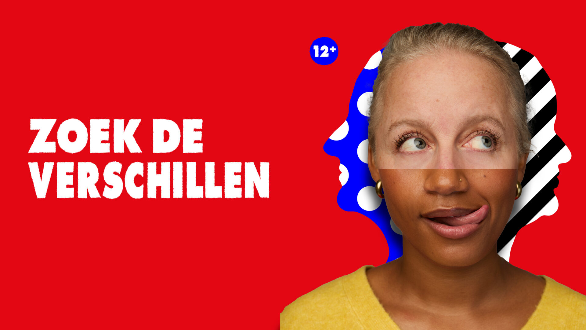 Een samengesteld hoofd: het bovenste deel van het gezicht kijkt strak/serieus, terwijl het onderste deel een open mond met uitgestoken tong laat zien. Achter het hoofd staan twee silhouetten in profiel, links blauw met witte stippen en rechts zwart-wit gestreept.